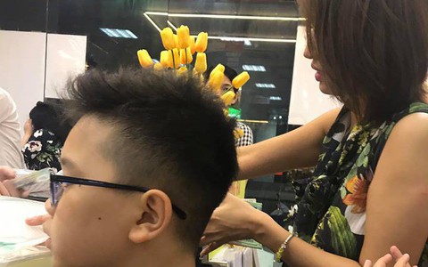 MC Vân Hugo đáp trả đanh thép khi bị tố "quên" xếp hàng, chen chỗ của trẻ em lúc chờ thanh toán tại nhà sách