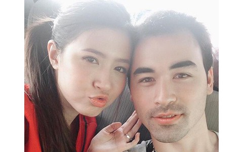 Vợ mới đẻ ngủ riêng chăm con để "giường chiếu lạnh" sốc nặng vì tóm được tin nhắn chồng rủ gái lạ đi chơi xa