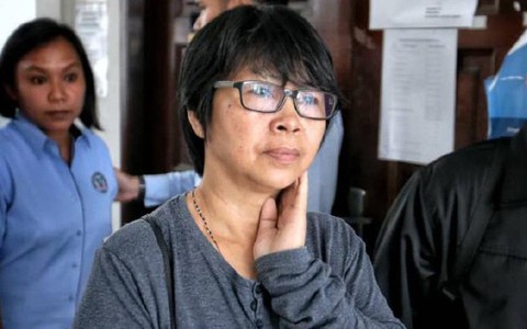 Cho chó ăn 32 cây kim khâu để trả thù, hành động dã man của bà mẹ không ngờ lại bị chính con gái ruột tố cáo