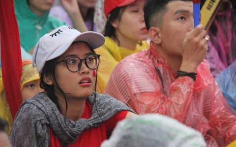 Thua UAE trên loạt luân lưu định mệnh, người hâm mộ vẫn dành những tình cảm tuyệt vời nhất cho Olympic Việt Nam