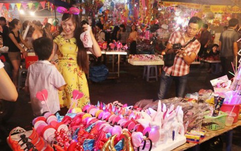 Thị trường đồ chơi Trung thu: Cảnh giác với những món đồ độc hại