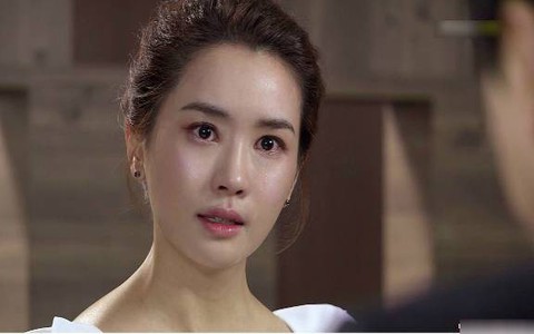 Đêm tân hôn ngồi đếm tiền mừng cưới, tôi tá hỏa khi phát hiện ra phong bì kèm lời nhắn lạ gửi chồng