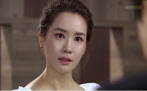 Chồng bỏ đi theo nhân tình giàu ngỡ được sung sướng ai ngờ phải "bò" về giữa đêm van xin và phản ứng quá cứng của cô vợ
