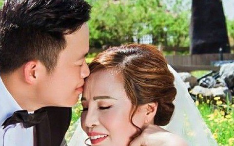 Chú rể 26 lấy cô dâu 61 tuổi nói thẳng lý do quyết “lái máy bay bà già”