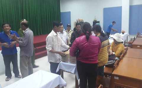 Vĩnh Long: Hai thai nhi gần sinh bỗng chết lưu trong bụng mẹ, gia đình bệnh nhân vây kín bệnh viện đòi làm rõ 