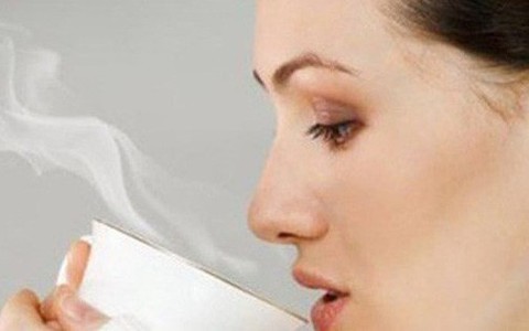 Lợi ích sức khỏe của việc uống nước nóng hàng ngày