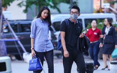 Quản lý Phạm Hương phản ứng gay gắt với tin đồn Hoa hậu mang thai: Sẽ công bố thông tin chính thức 