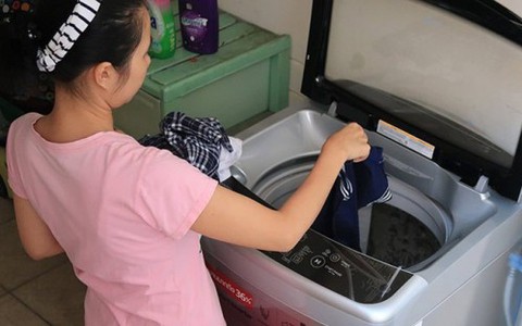 Kể xấu người nhà chồng bủn xỉn không chịu chi vài trăm nghìn tiền điện, nàng dâu bị chị em phán một câu “sượng mặt”