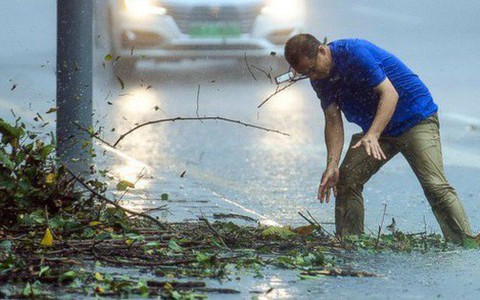 Trung Quốc chống chọi bão Mangkhut, 2 người thiệt mạng