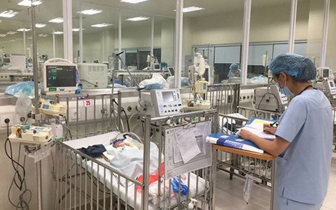 Sức khỏe em bé có bố mẹ chết trong vụ cháy gần Bệnh viện Nhi giờ ra sao?