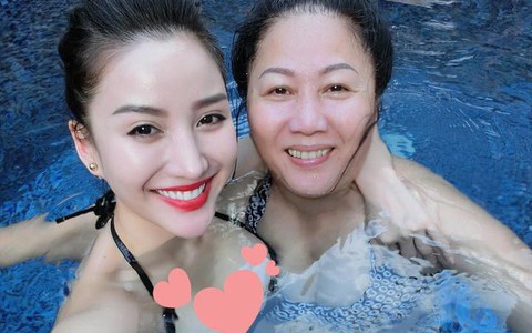 Lộ diện mẹ ruột cực kín tiếng của cựu hot girl đình đám Meo Meo
