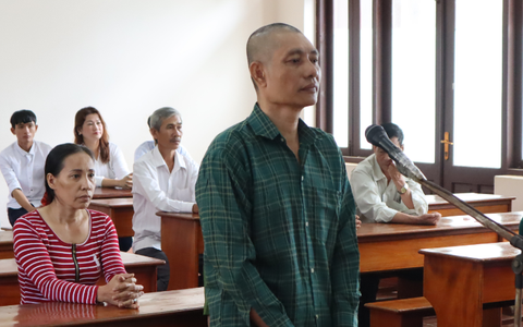 Bình Phước: Vợ nhắn tin tình cảm với ông hàng xóm, chồng lấy búa đánh chết rồi đốt xác phi tang