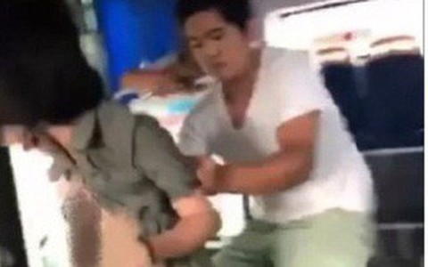 Cô gái bị cưỡng hiếp trên xe buýt trước sự bàng quan của tất cả hành khách khiến cộng đồng mạng Trung Quốc phẫn nộ