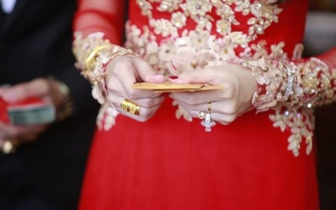 Làm đám cưới không cho dâu mới một đồng, mẹ chồng còn định lột sạch của hồi môn, ép góp tiền cho con gái mình xây nhà