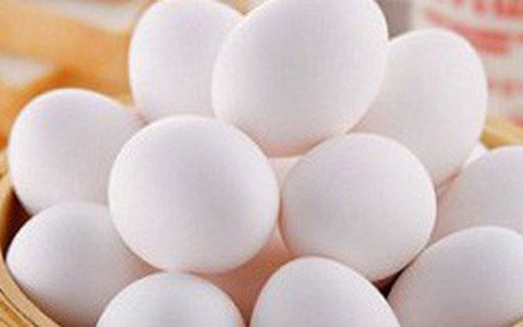 Cách phân biệt trứng gà bị tẩy trắng