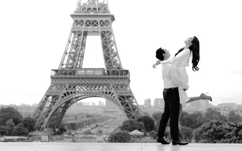 Đăng ảnh cưới đẹp như mơ tại Paris, ông xã Lan Khuê ngọt ngào tỏ tình: "Anh yêu em"