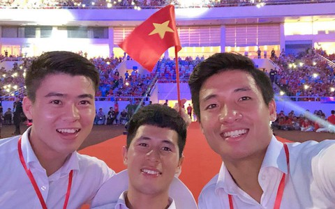 Những bức ảnh thú vị về trình selfie của Bùi Tiến Dũng và "đồng bọn": Từ Thường Châu đến ASIAD vẫn 1 biểu cảm duy nhất  