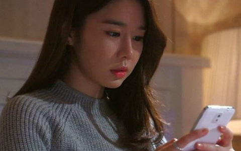Dùng mỹ phẩm chồng tặng, vợ tưởng bị dị ứng nổi đầy mụn, không ngờ đó lại là âm mưu thâm độc của cô bồ nhí