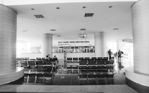 Vụ cha đầu độc 3 con nhỏ rồi tự tử bằng thuốc trừ sâu: Ba đứa trẻ vẫn chưa thể tự ăn uống