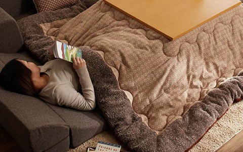 Bàn sưởi Kotatsu - phát minh tuyệt vời nhất của người Nhật