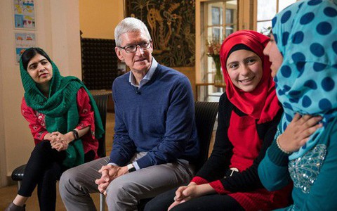 Giám đốc Apple và chủ nhân giải Nobel 2014 Malala Yousafzai hợp tác trong chiến dịch đưa 100.000 bé gái trên khắp thế giới tới trường