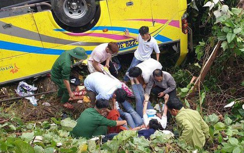 Xem xét khởi tố vụ xe khách chở hơn 20 sinh viên lao xuống vực trên đèo Hải Vân