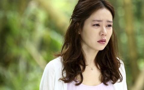 Biếu nhà nội 1 triệu tiền sắm Tết, đi đâu tôi cũng bị chỉ trỏ, hỏi mẹ chồng thì bà khóc ầm lên kêu oan