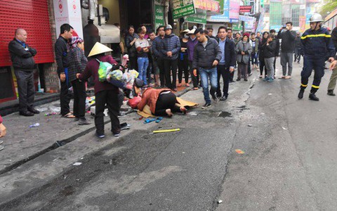 Vụ xe điên gây tai nạn liên hoàn khiến 1 người tử vong: Tài xế xuống xe xin lỗi từng nạn nhân, người thân gào khóc tại hiện trường
