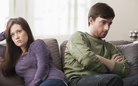 Đúng Tết Dương lịch, tôi đã mang những tin nhắn và bức ảnh của chồng ra làm ầm ĩ trước cả nhà chồng