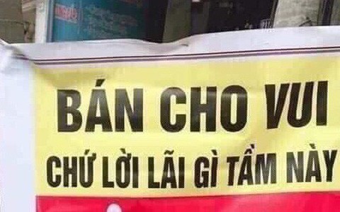 'Áo ấm chân dài', 'bán cả nhà cả cửa' và những biển xả hàng cuối năm khiến 'thượng đế' bật cười