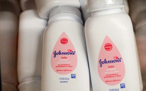 Nghi vấn chứa amiăng gây ung thư, Sri Lanka ngừng nhập khẩu phấn rôm Johnson&Johnson