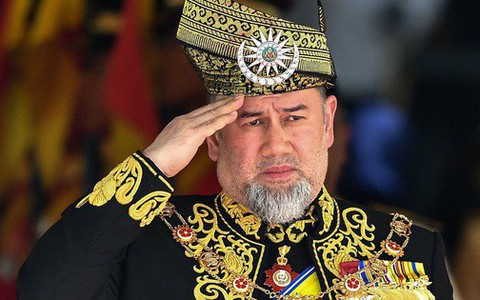 Cưới hoa hậu người Nga chưa bao lâu, vua Malaysia bất ngờ tuyên bố thoái vị
