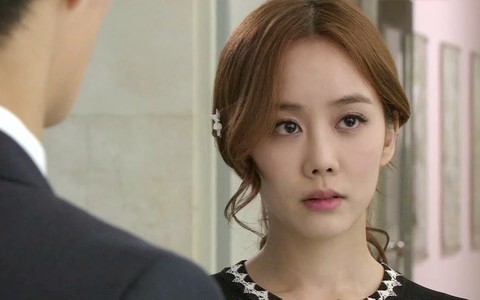 Thấy chồng si mê nhân tình lẳng lơ, vợ đã ra chiêu cao tay khiến anh hối không kịp