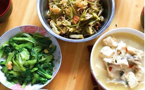 Bữa cơm đầu tiên khi sống chung khiến chồng câm nín, mẹ chồng giận tím mặt, chị em phân tích lý do là...
