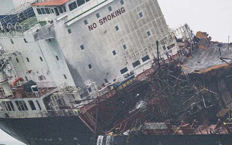 Hé lộ nguyên nhân khiến tàu Việt Nam bùng cháy ở Hong Kong, 2 người vẫn mất tích
