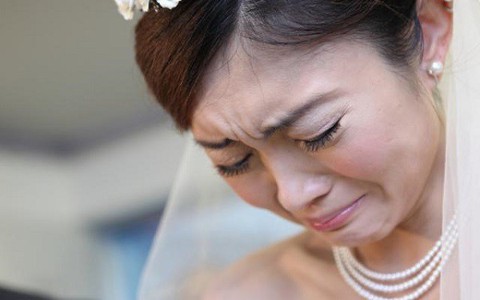 Có thai trước nên dù uất nghẹn tôi vẫn chấp nhận làm đám cưới, không ngờ ngày hôn lễ lại xảy ra tình huống oái oăm khiến tôi chết lặng