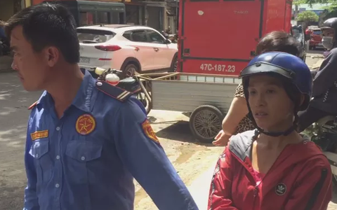 Vừa sinh con vài ngày, nhờ hàng xóm trông hộ để ra chợ... trộm cắp