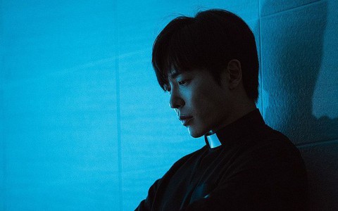 Nhìn máu chảy dài dưới chân giường, tôi đau đớn nhận ra mình là một người cha quá tồi tệ, suýt chút nữa đã tự tay hại chết con trai mình