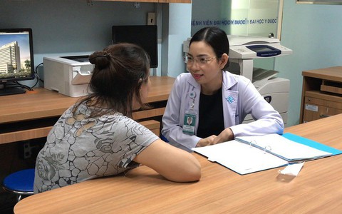 Ngoài 30 tuổi, người phụ nữ đã bị ung thư buồng trứng di căn 2 phổi, muốn tự tử vì quá suy sụp