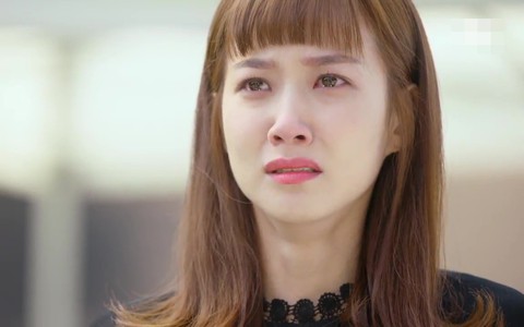 Chồng ân cần pha nước cam bê lên phòng mỗi tối, tôi vô tình thấy cặn ở đáy cốc mới phát hiện ra sự thật cay đắng