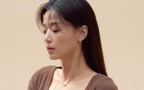 "Mợ chảnh" Jeon Ji Hyun bất ngờ cắt mái: Một lần nữa chứng minh nhan sắc tuyệt đỉnh, thần thái cao sang khó ai bì kịp