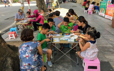 Ở Hà Nội, cuối tuần nào cũng đưa con lên phố đi bộ chơi nhưng nhiều phụ huynh còn chưa biết tới sự xuất hiện của 3 dịch vụ vui chơi ngon bổ rẻ cho các bé dưới đây