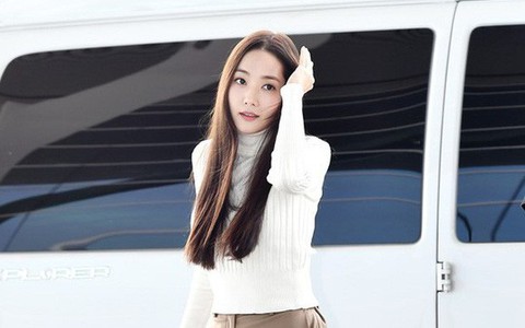 "Tình cũ Lee Min Ho" Park Min Young gây náo loạn ở sân bay vì nhan sắc không giống như lời đồn 