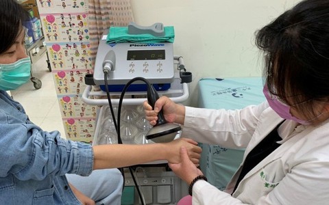 Người phụ nữ được chẩn đoán ung thư phổi do không mang vật dụng này theo khi ra đường, bác sĩ nhắc nhở việc mà ai cũng nên làm