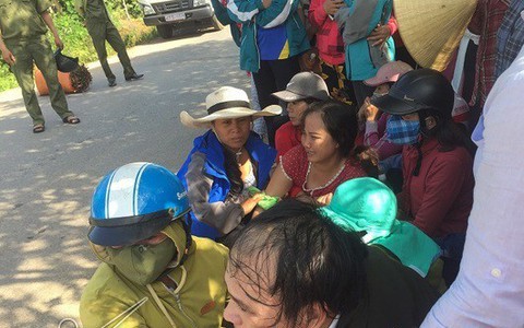 Cha mẹ ngã quỵ bên thi thể nữ sinh Quảng Trị bị xe tải cán tử vong