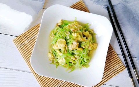 Chỉ 10 phút trong bếp là tôi có món dưa chuột xào cực ngon cho bữa tối
