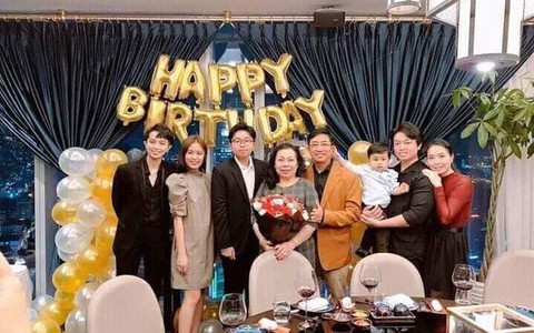 Liên tục im lặng trước tin đồn hẹn hò, Hoàng Thùy Linh lại tới tận nhà chúc mừng sinh nhật mẹ Gil Lê