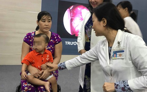 Bé trai 15 tháng tuổi bị nghẹt thở và biến chứng lồi mắt vì thứ đáng sợ này "tấn công" hốc mũi