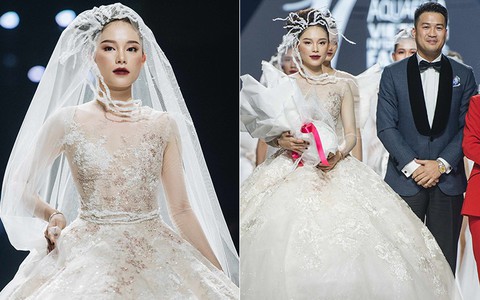 Linh Rin diện váy cưới - Phillip Nguyễn như chú rể, siêu lãng mạn khi lên sân khấu tặng hoa cho bạn gái