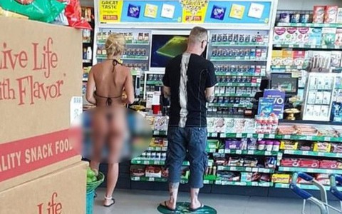 Bức ảnh người phụ nữ mặc bikini muốn đốt mắt người xem đang lan truyền trên MXH và phản ứng vô cùng "gắt" của cư dân mạng